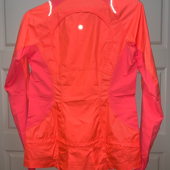 ❌sold❌Lululemon running jacket - Picture 2 of 4